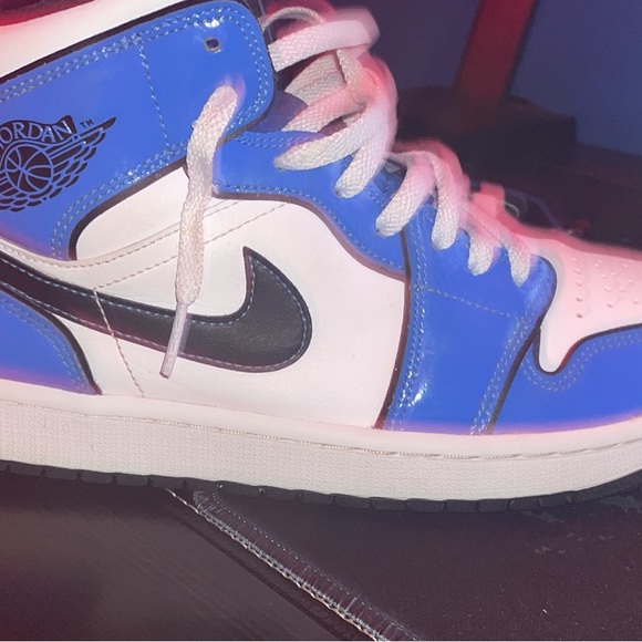 Air Jordan 1 signal blue